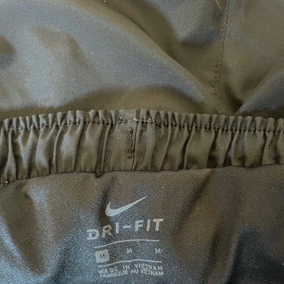 Back and white workout shorts - Picture 2 of 2